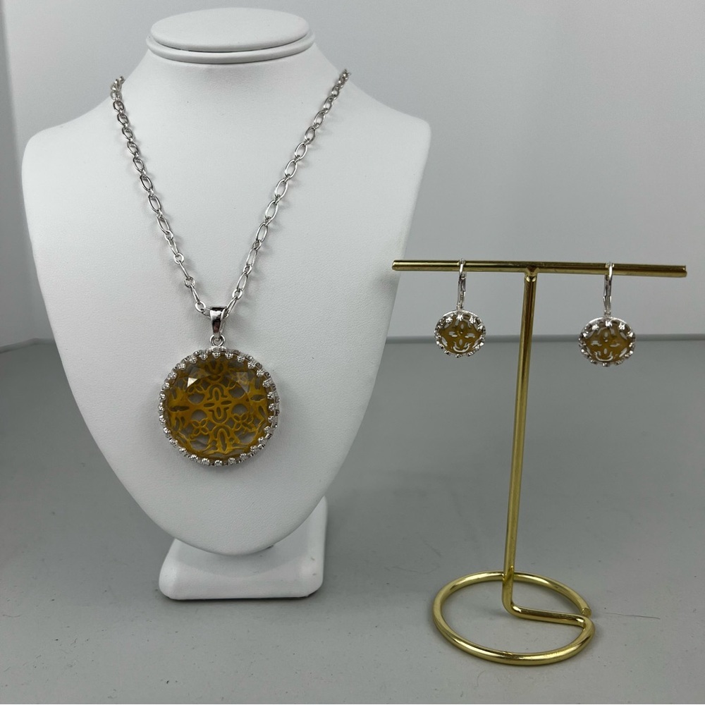Avon Sweet Sorbet Yellow Faceted Pendant on Silver Tone Necklace and Earring Set